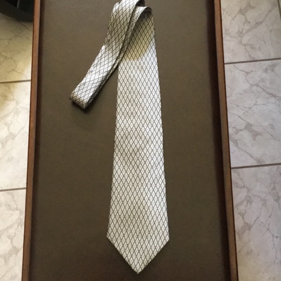 Perry Ellis Portfolio 100% silk tie - Picture 2 of 3